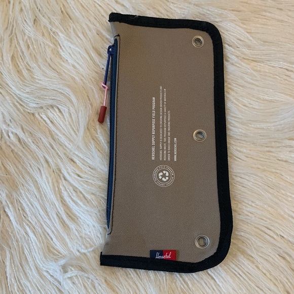 Herschel Repurpose Tan Binder Case - Picture 2 of 15